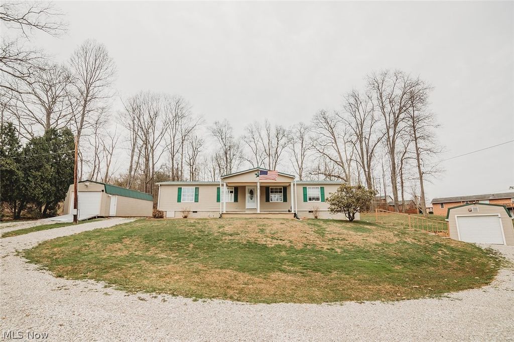 13533 Emerson Avenue, Williamstown, WV 26187