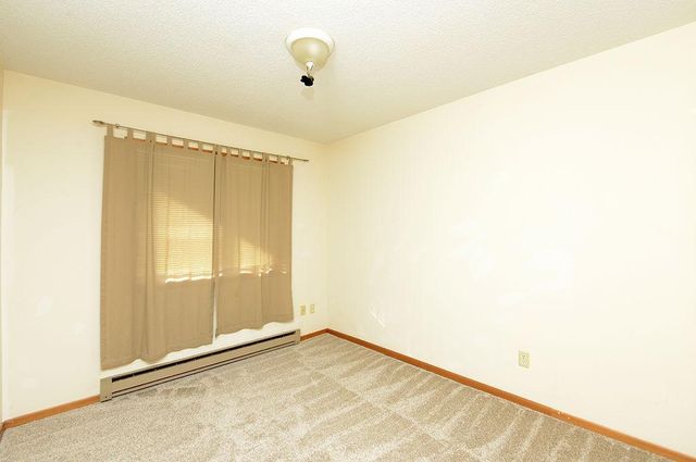 2418 24th Avenue S, Fargo, ND 58103