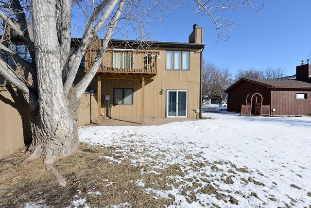 2418 24th Avenue S, Fargo, ND 58103