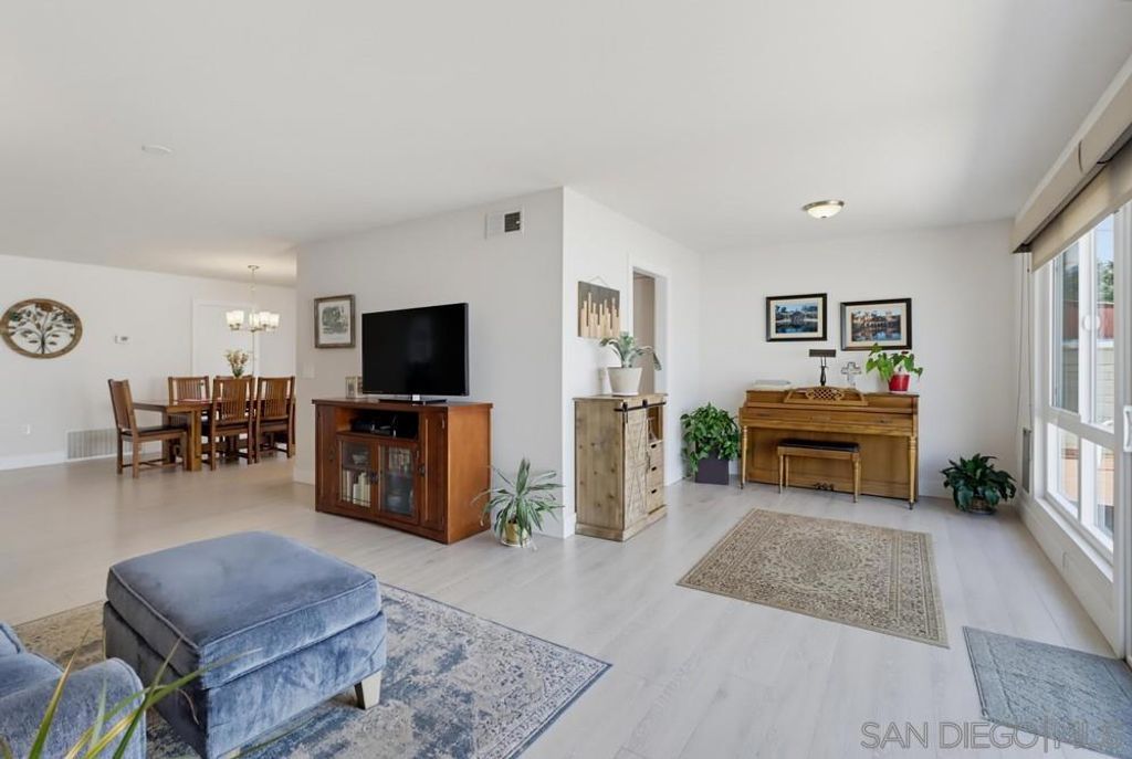 Image 10 of property listing at 835 Dorothy, El Cajon, CA 92019