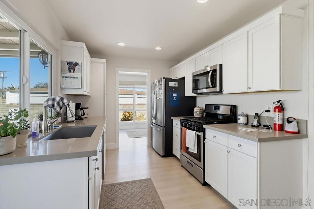 Image 3 of property listing at 835 Dorothy, El Cajon, CA 92019