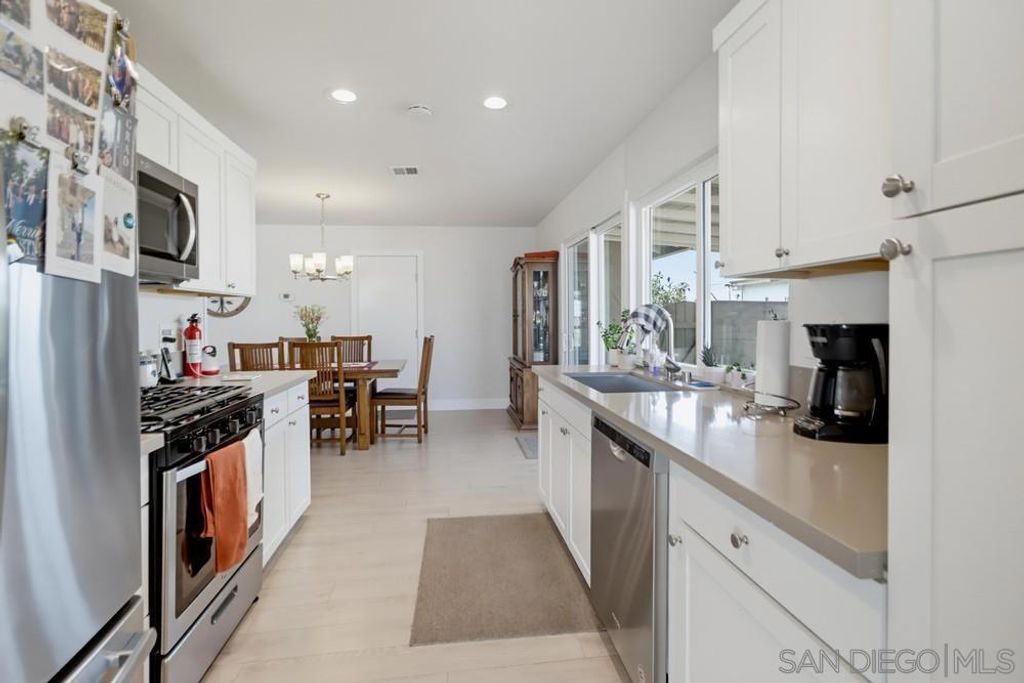 Image 4 of property listing at 835 Dorothy, El Cajon, CA 92019