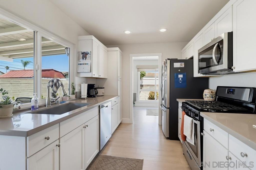 Image 5 of property listing at 835 Dorothy, El Cajon, CA 92019