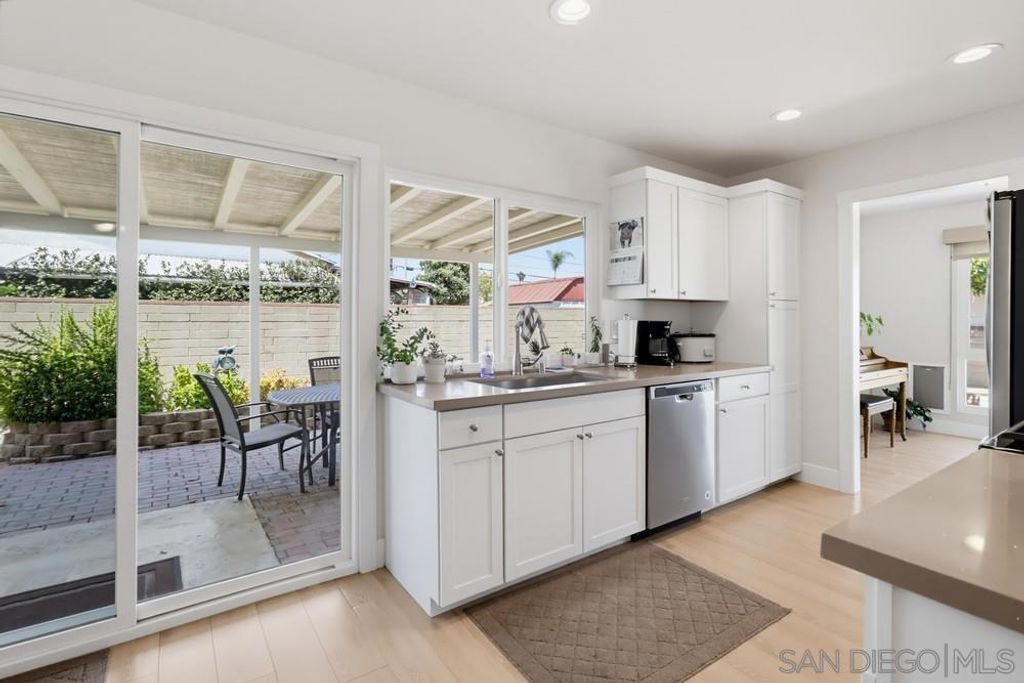 Image 6 of property listing at 835 Dorothy, El Cajon, CA 92019