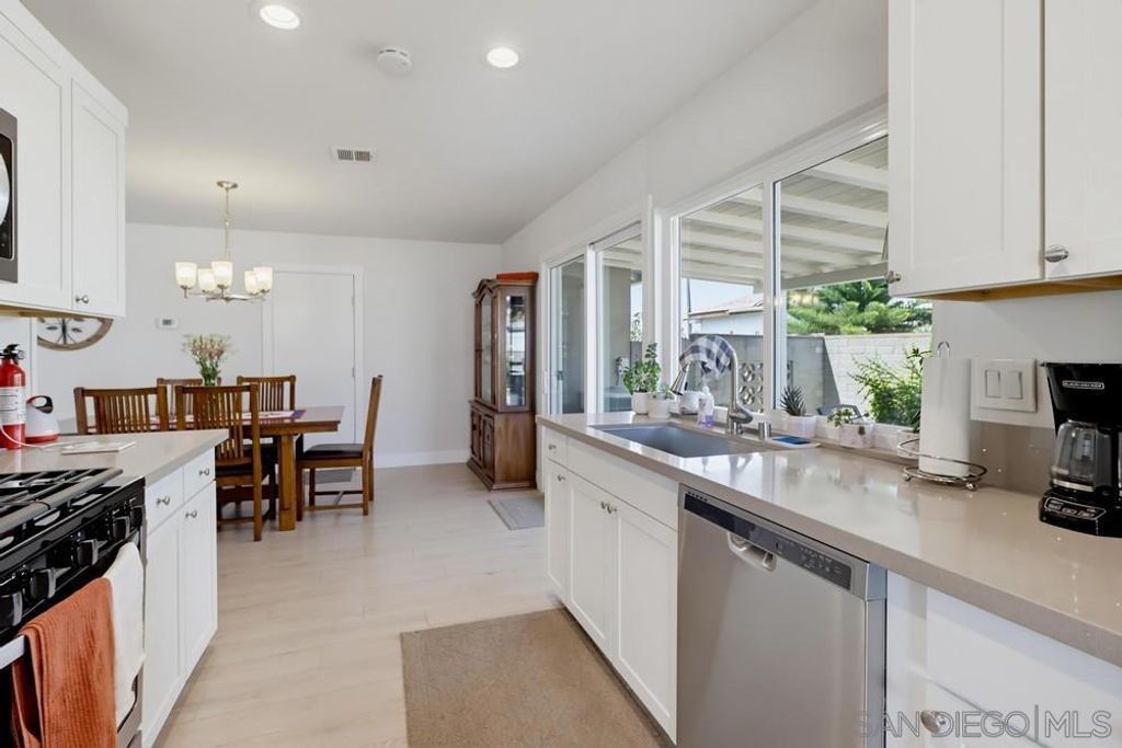 Image 7 of property listing at 835 Dorothy, El Cajon, CA 92019