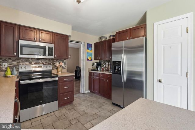 2041 VALLEY VIEW DR, Quakertown, PA 18951