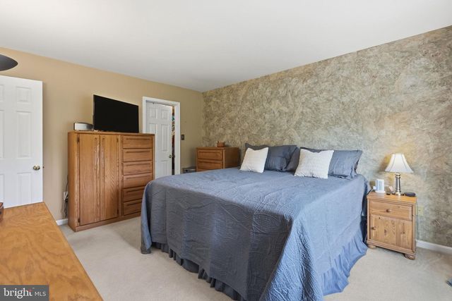 2041 VALLEY VIEW DR, Quakertown, PA 18951