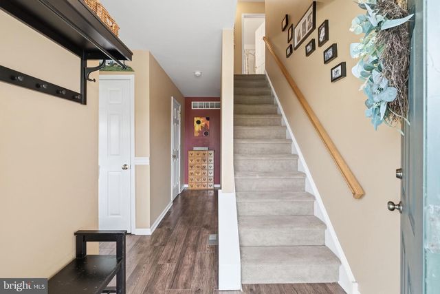 2041 VALLEY VIEW DR, Quakertown, PA 18951