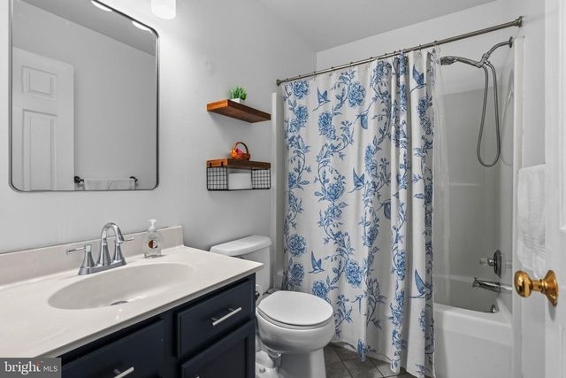 2041 VALLEY VIEW DR, Quakertown, PA 18951