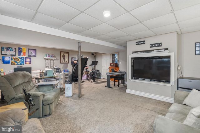 2041 VALLEY VIEW DR, Quakertown, PA 18951