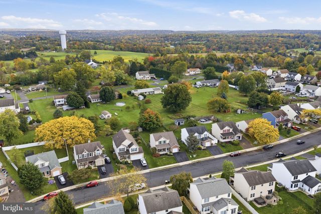 2041 VALLEY VIEW DR, Quakertown, PA 18951