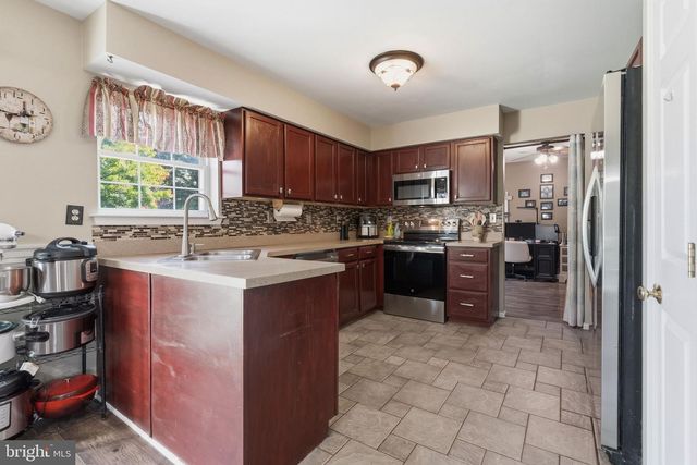 2041 VALLEY VIEW DR, Quakertown, PA 18951