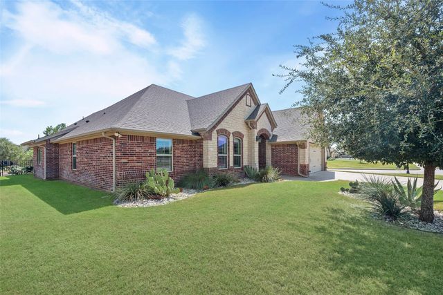 427 River Bank Lane, Granbury, TX 76049