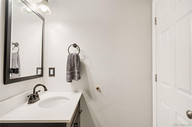 11535 W 70th Place B, Arvada, CO 80004