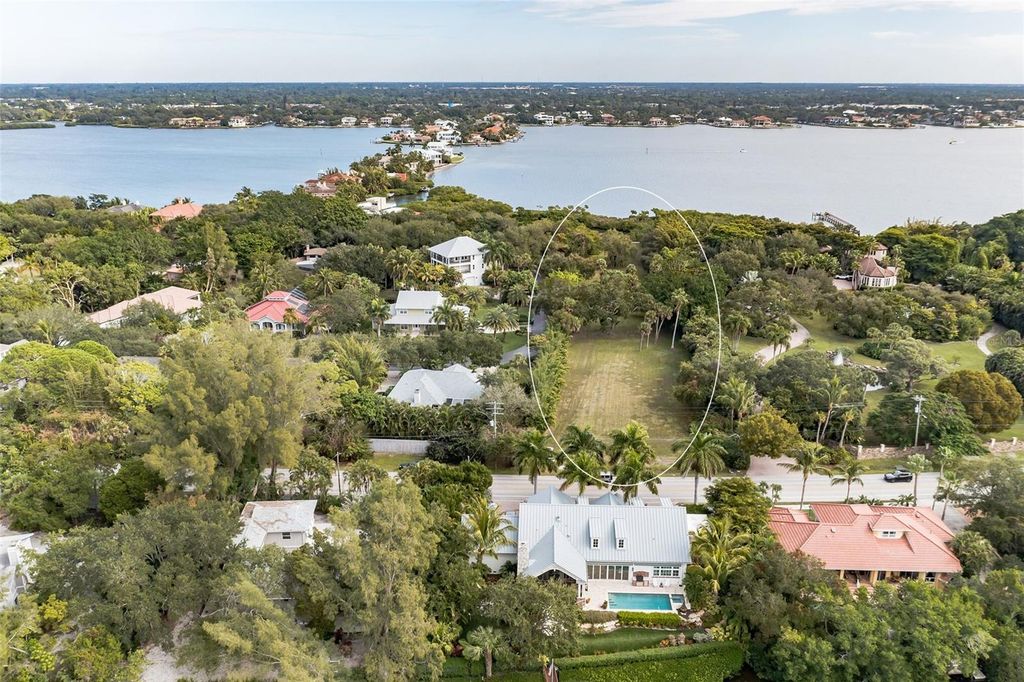 Image 13 of property listing at 7707 MIDNIGHT PASS ROAD, Sarasota, FL 34242