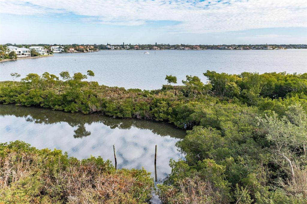 Image 20 of property listing at 7707 MIDNIGHT PASS ROAD, Sarasota, FL 34242