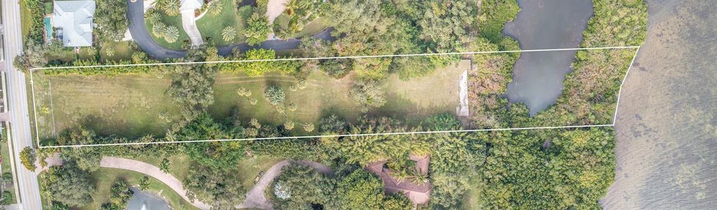 Image 5 of property listing at 7707 MIDNIGHT PASS ROAD, Sarasota, FL 34242