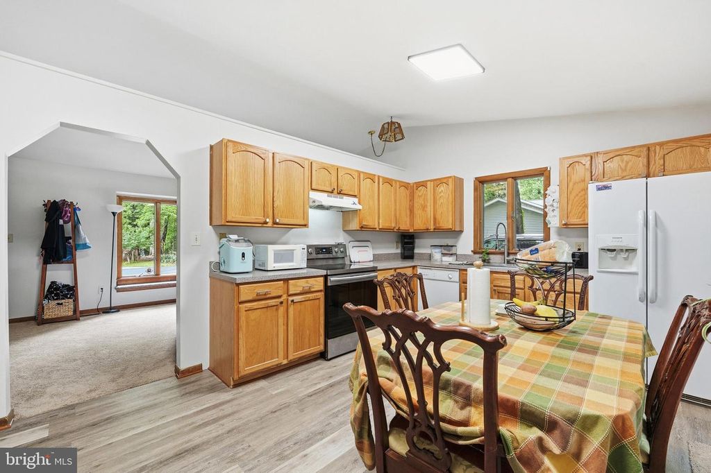 Image 10 of property listing at 12346 ALGONQUIN TRL, Lusby, MD 20657