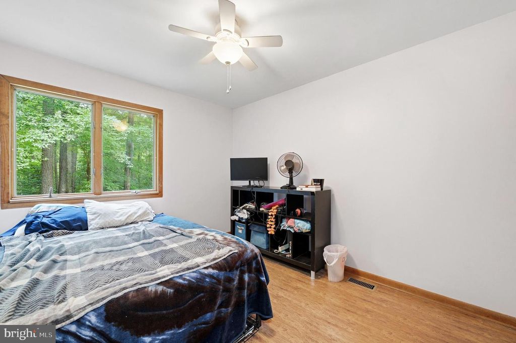 Image 19 of property listing at 12346 ALGONQUIN TRL, Lusby, MD 20657