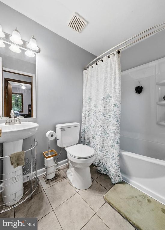 Image 22 of property listing at 12346 ALGONQUIN TRL, Lusby, MD 20657