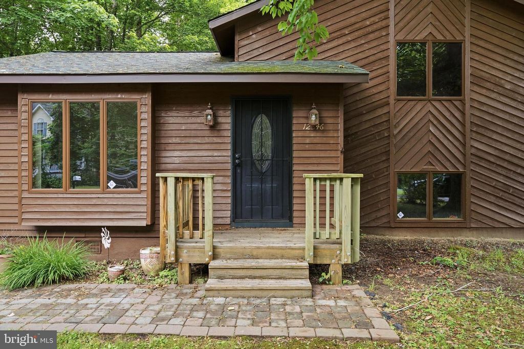Image 3 of property listing at 12346 ALGONQUIN TRL, Lusby, MD 20657