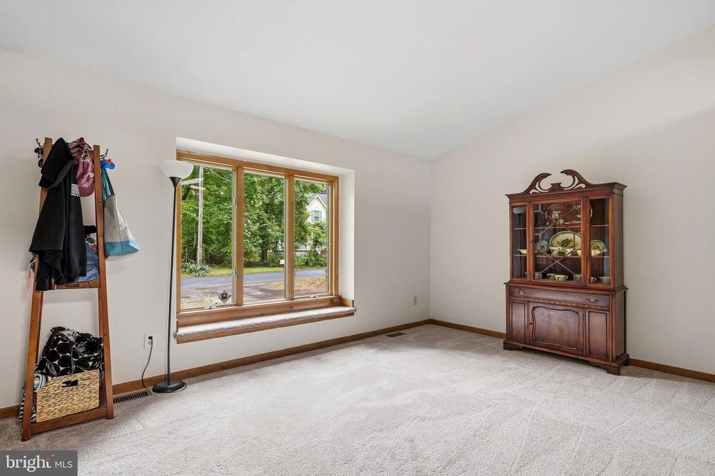 Image 6 of property listing at 12346 ALGONQUIN TRL, Lusby, MD 20657