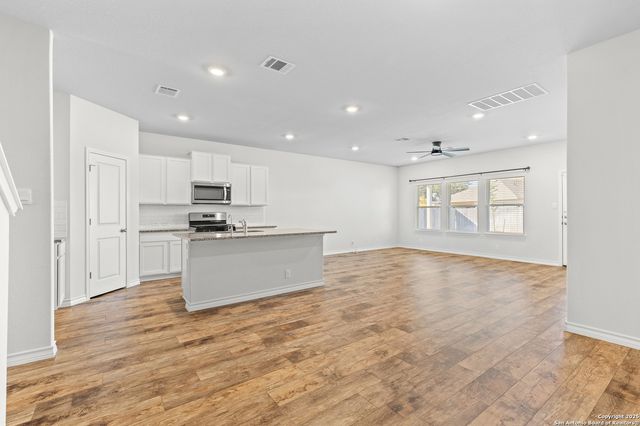 21227 Stonework Spur, San Antonio, TX 78266