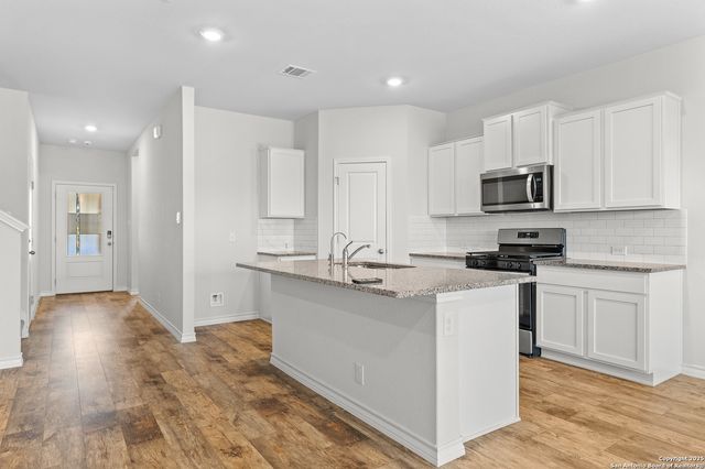 21227 Stonework Spur, San Antonio, TX 78266