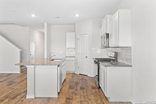 21227 Stonework Spur, San Antonio, TX 78266