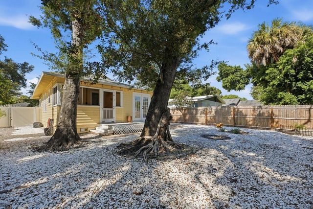 2048 5TH STREET, Sarasota, FL 34237