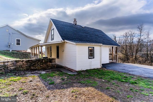 1913 OLD STATE RD, Dauphin, PA 17018