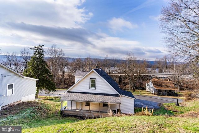 1913 OLD STATE RD, Dauphin, PA 17018