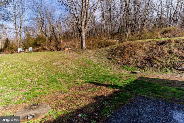 1913 OLD STATE RD, Dauphin, PA 17018