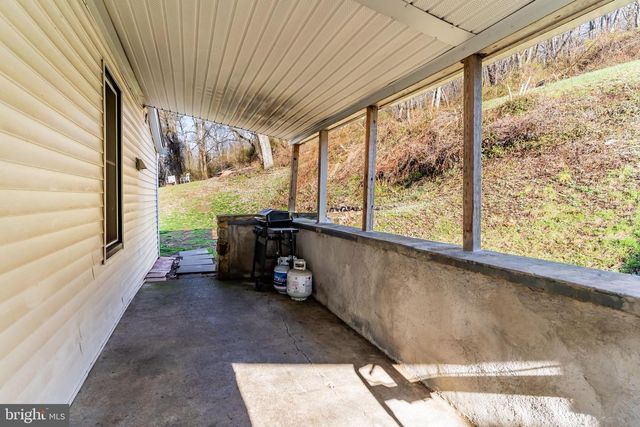 1913 OLD STATE RD, Dauphin, PA 17018