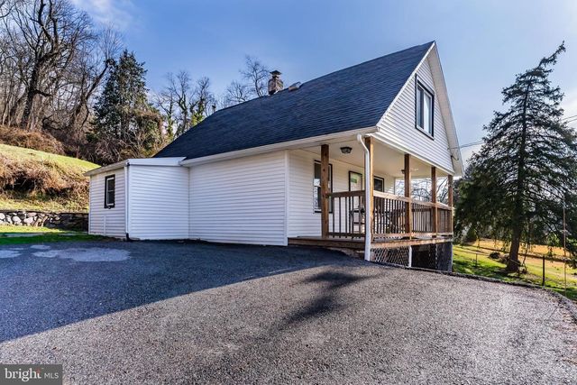 1913 OLD STATE RD, Dauphin, PA 17018