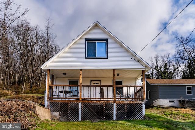 1913 OLD STATE RD, Dauphin, PA 17018