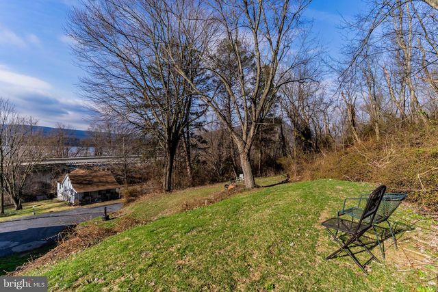 1913 OLD STATE RD, Dauphin, PA 17018