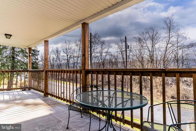 1913 OLD STATE RD, Dauphin, PA 17018