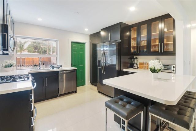 2215 Cleveland St, Hollywood, FL 33020