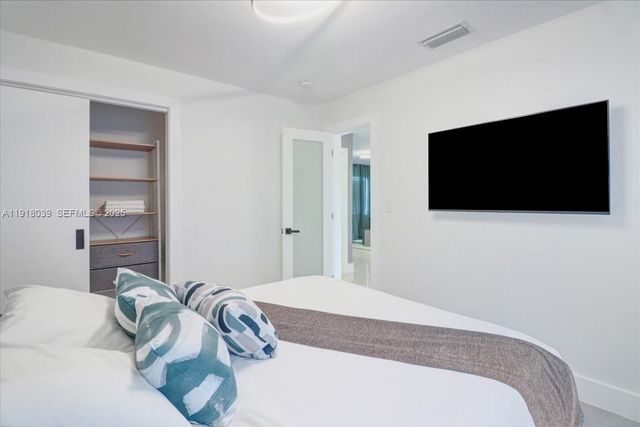 2215 Cleveland St, Hollywood, FL 33020