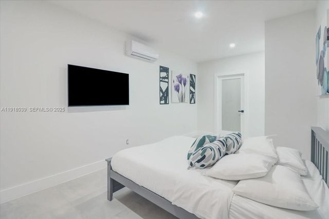 2215 Cleveland St, Hollywood, FL 33020