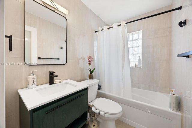 2215 Cleveland St, Hollywood, FL 33020