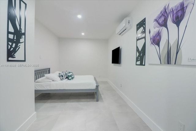 2215 Cleveland St, Hollywood, FL 33020