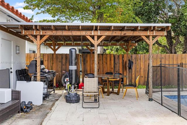 2215 Cleveland St, Hollywood, FL 33020