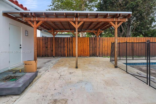 2215 Cleveland St, Hollywood, FL 33020