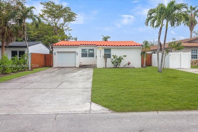 2215 Cleveland St, Hollywood, FL 33020