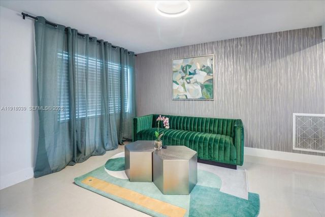 2215 Cleveland St, Hollywood, FL 33020