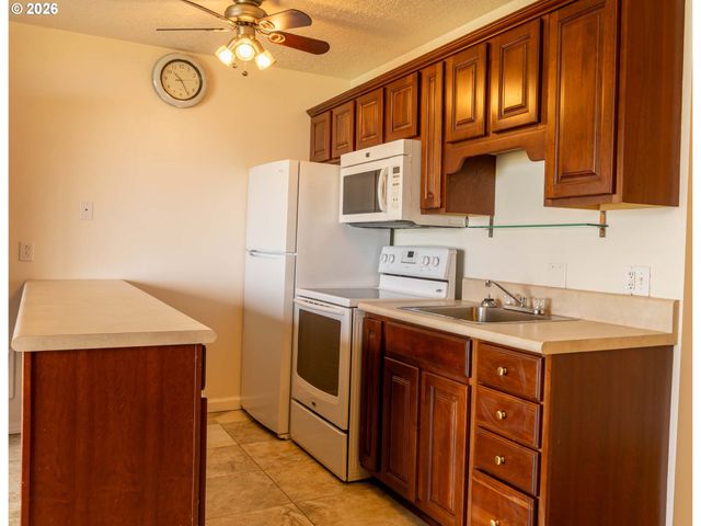 4229 Sw BEACH Ave 9, Lincoln City, OR 97367