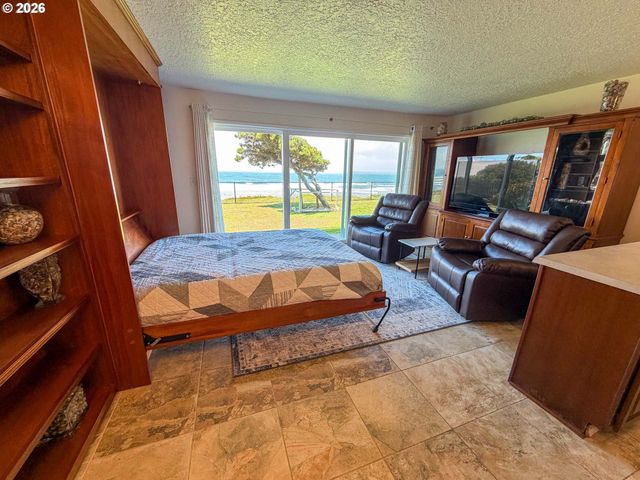 4229 Sw BEACH Ave 9, Lincoln City, OR 97367