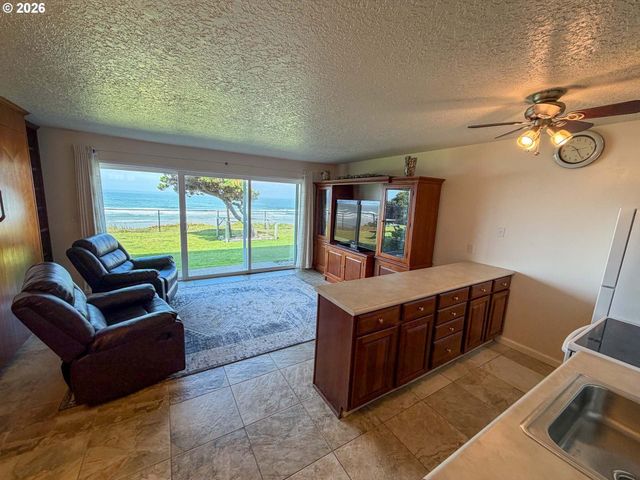 4229 Sw BEACH Ave 9, Lincoln City, OR 97367